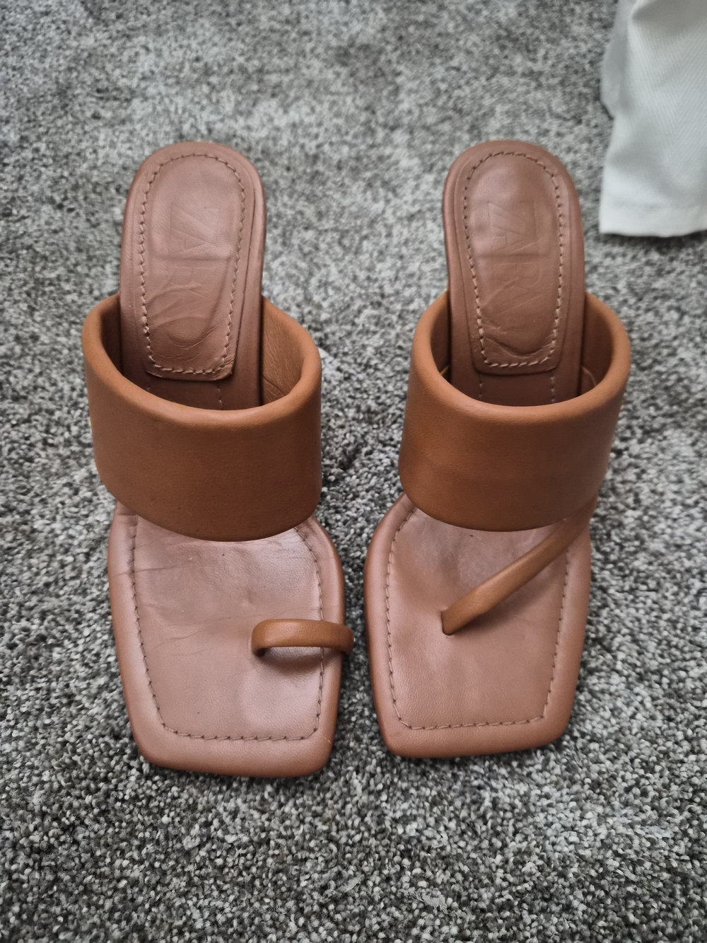 Zara Brown Leather Toe-Loop Sandals